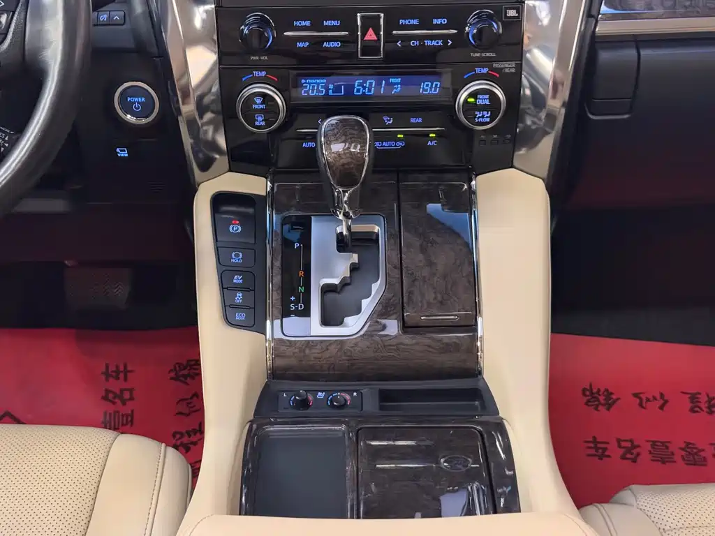 Toyota Vellfire — фото 26