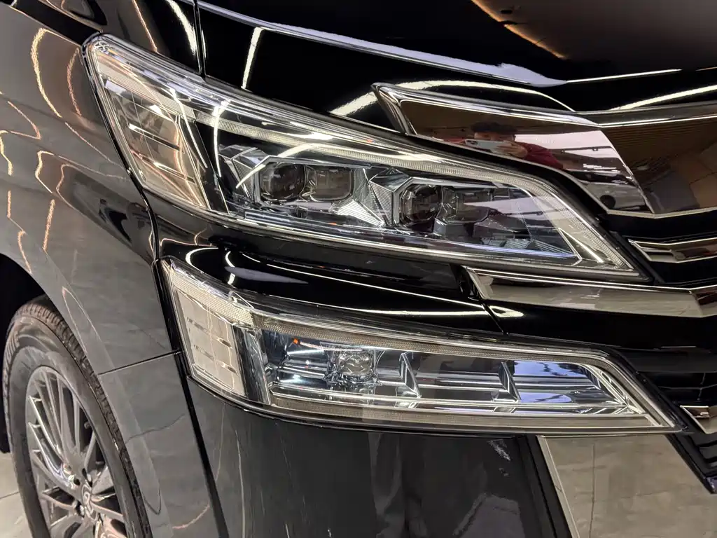 Toyota Vellfire — фото 4