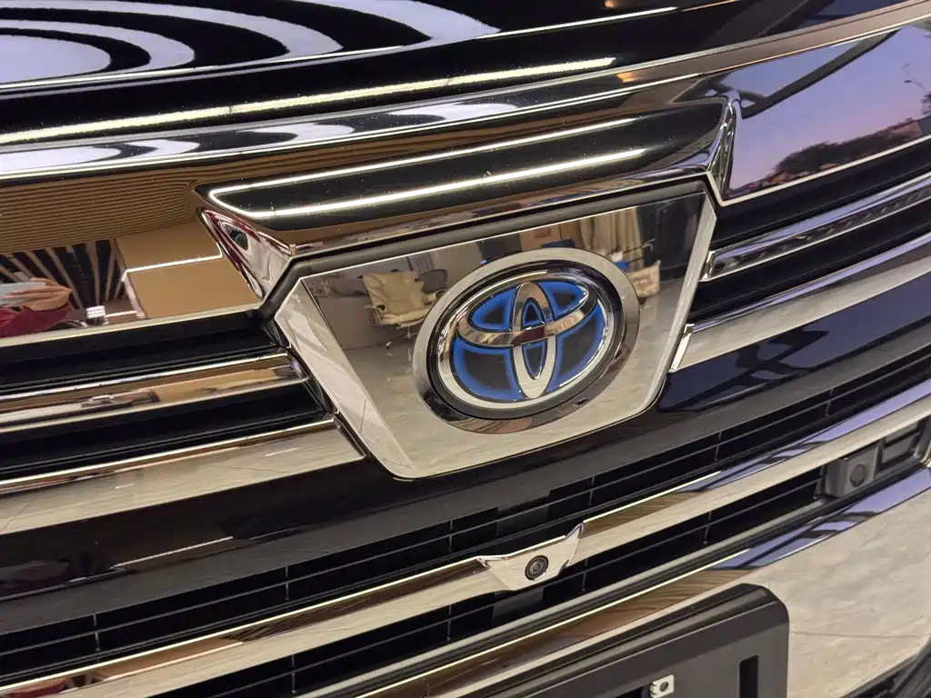 Toyota Vellfire — фото 5