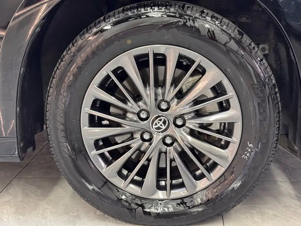 Toyota Vellfire — фото 7