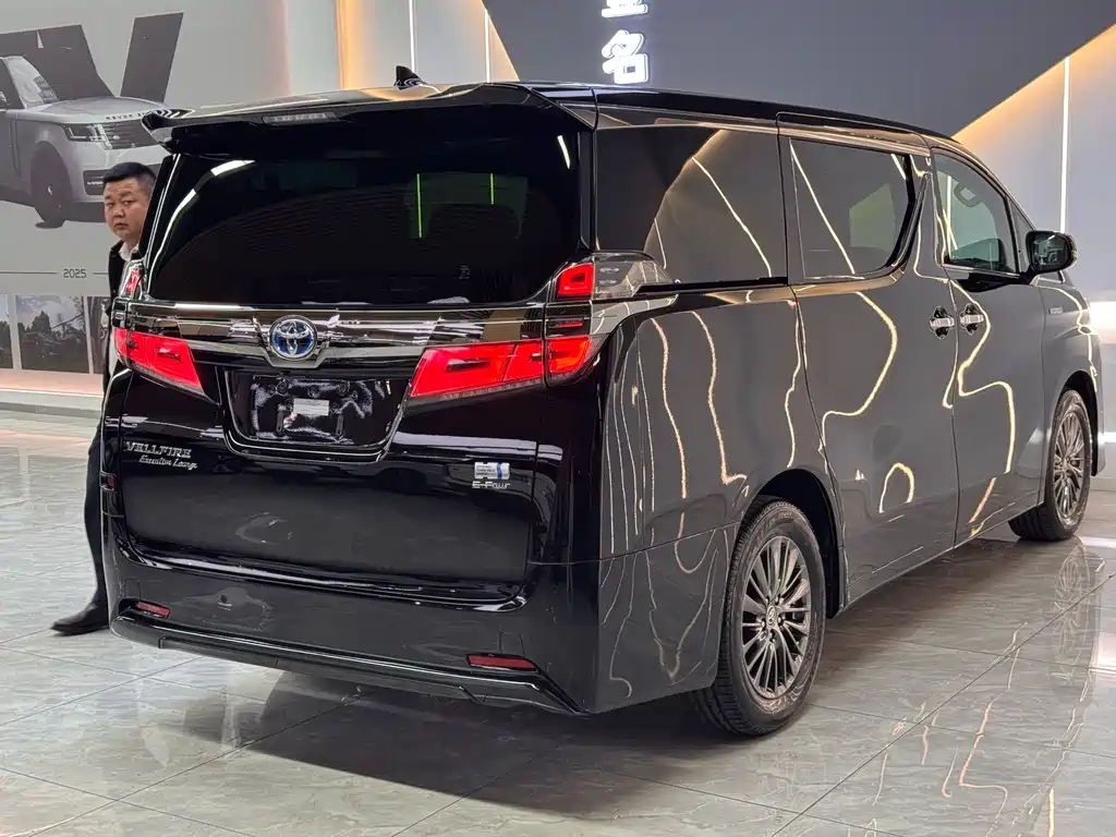 Toyota Vellfire — фото 10