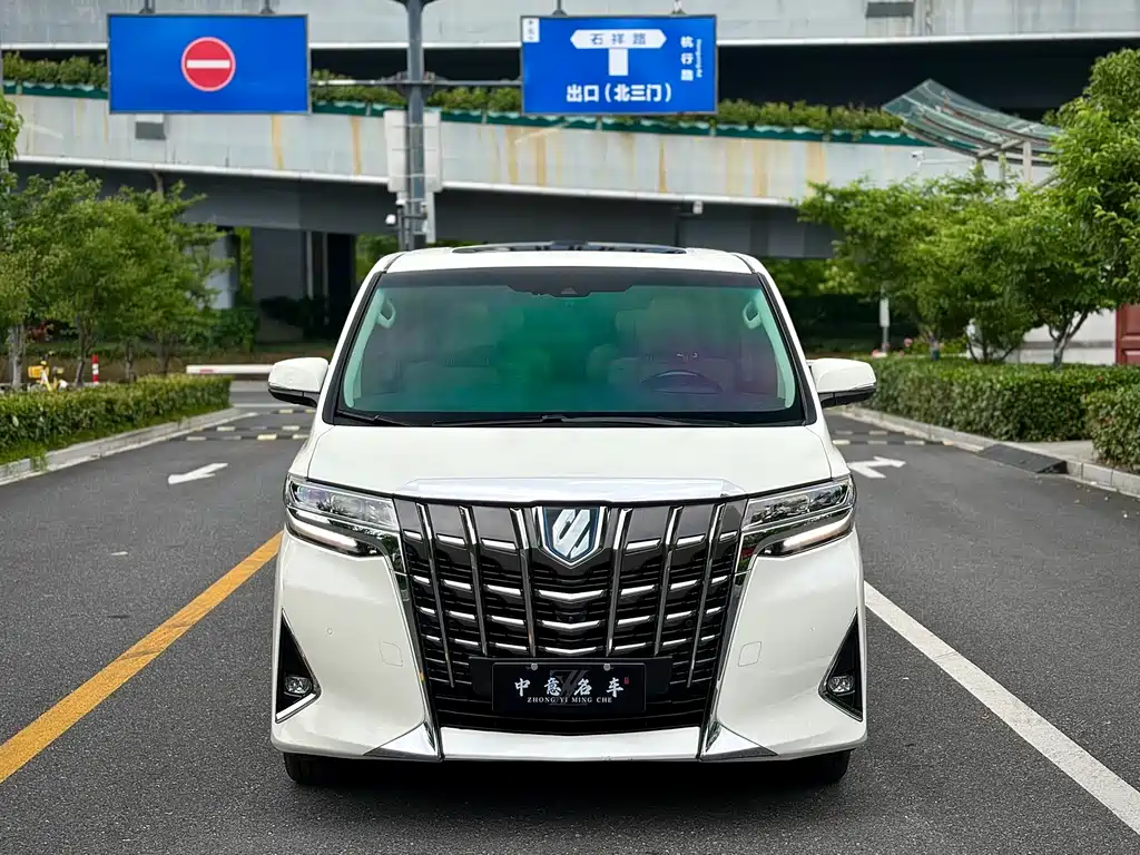 Toyota Alphard — фото 2