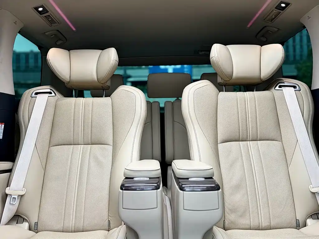 Toyota Alphard — фото 20