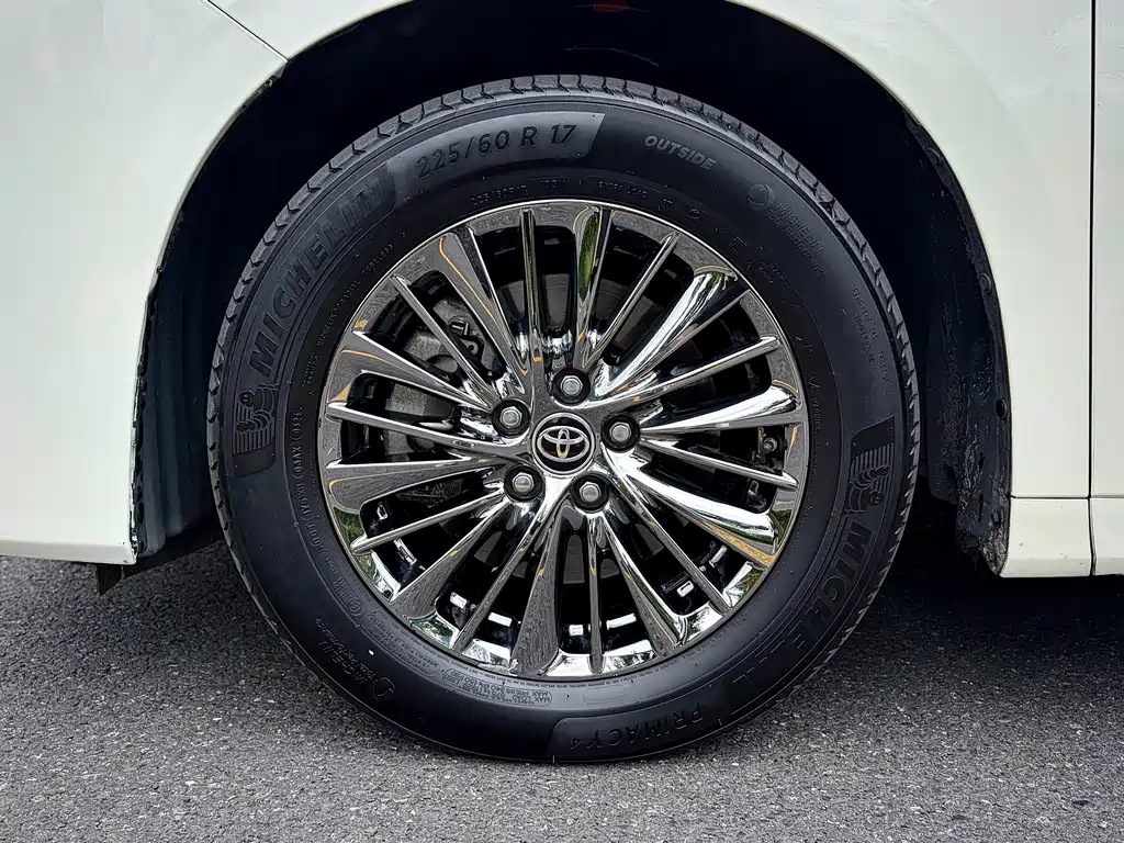 Toyota Alphard — фото 22