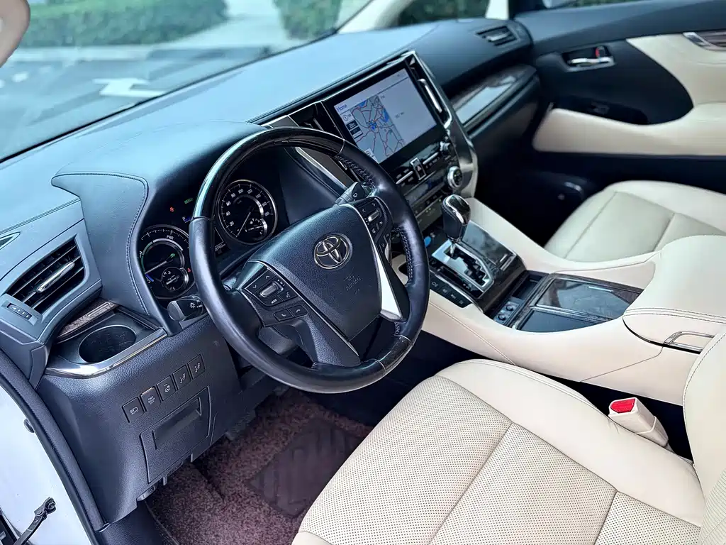 Toyota Alphard — фото 5