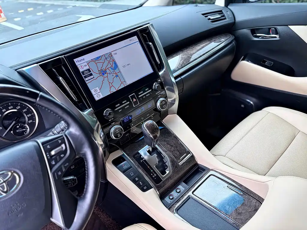 Toyota Alphard — фото 6
