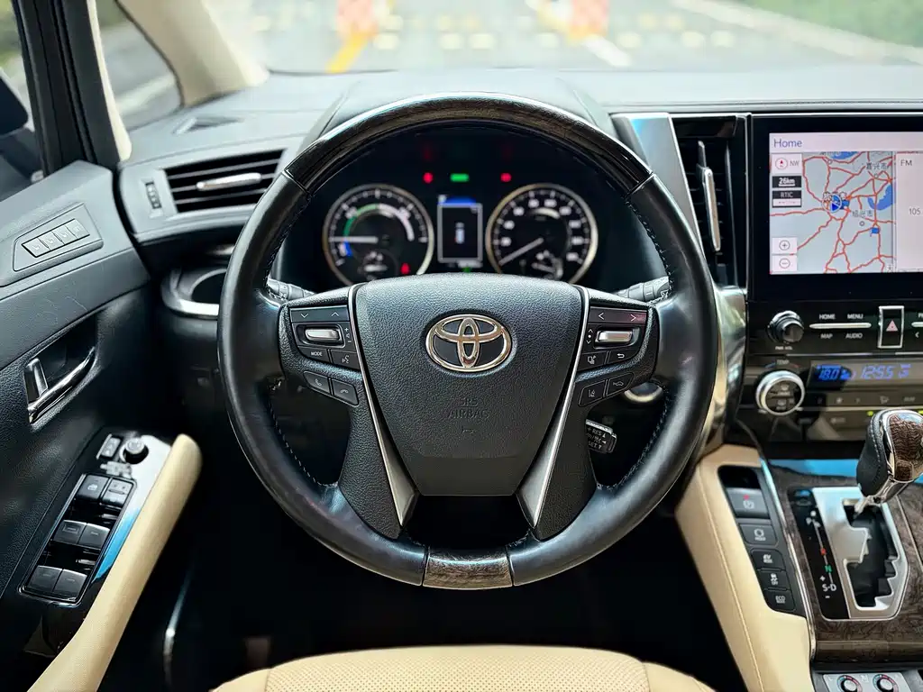 Toyota Alphard — фото 7