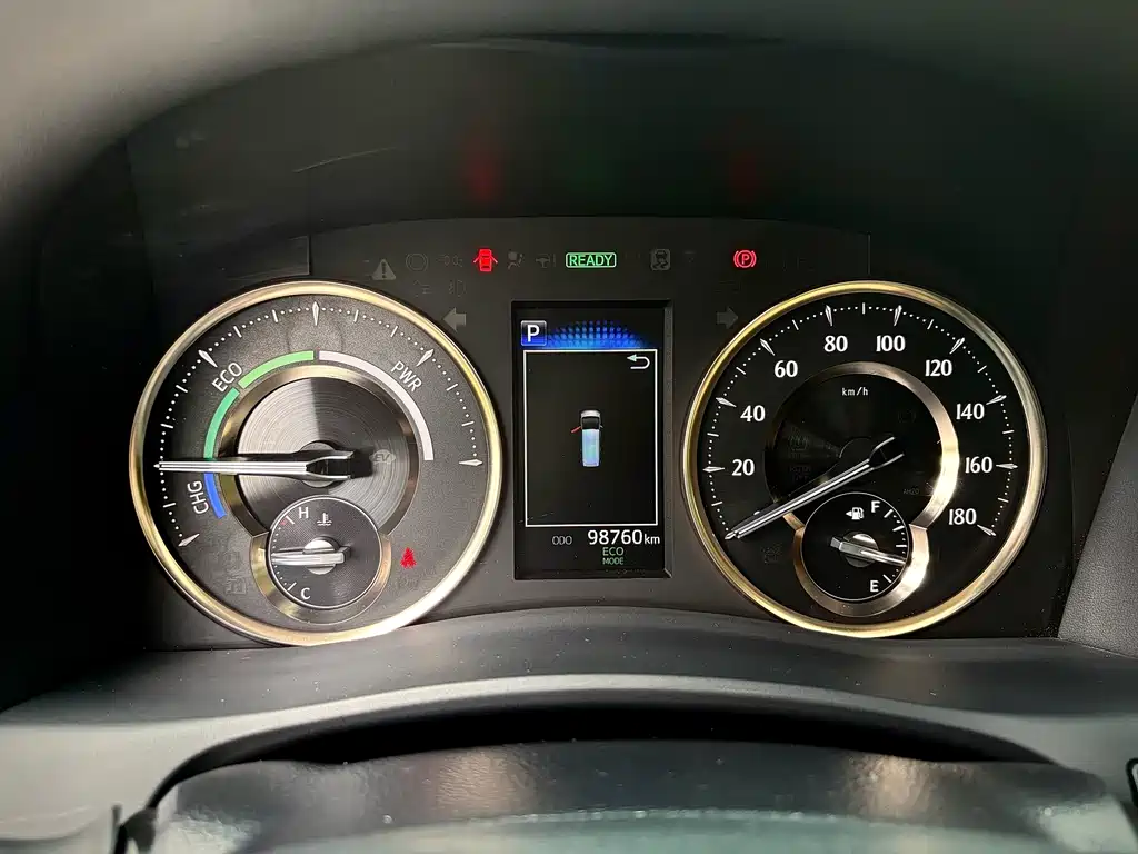 Toyota Alphard — фото 8