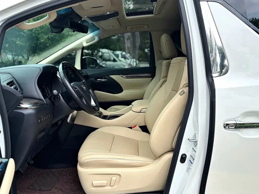 Toyota Alphard — фото 9