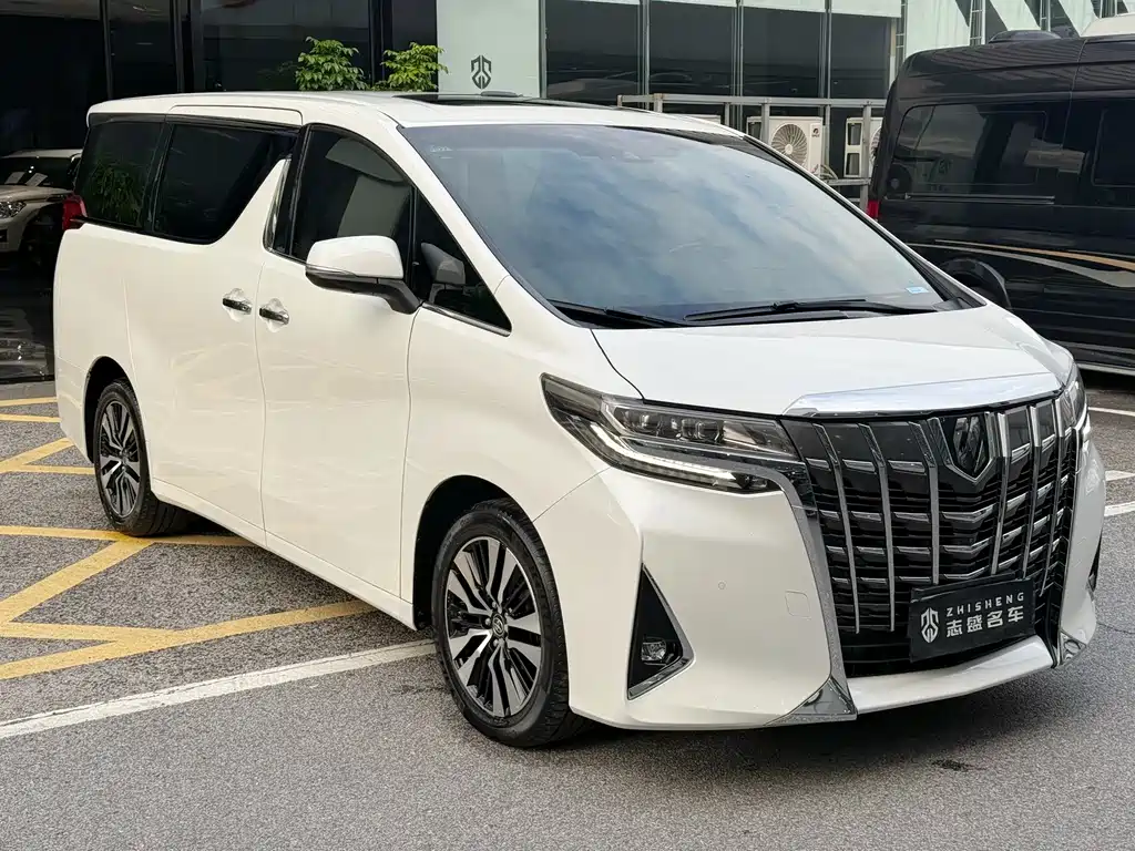 Toyota Alphard — фото 3