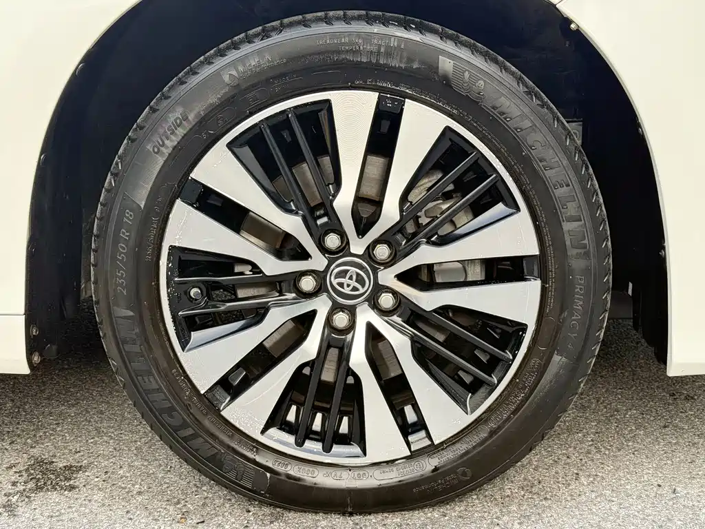 Toyota Alphard — фото 5