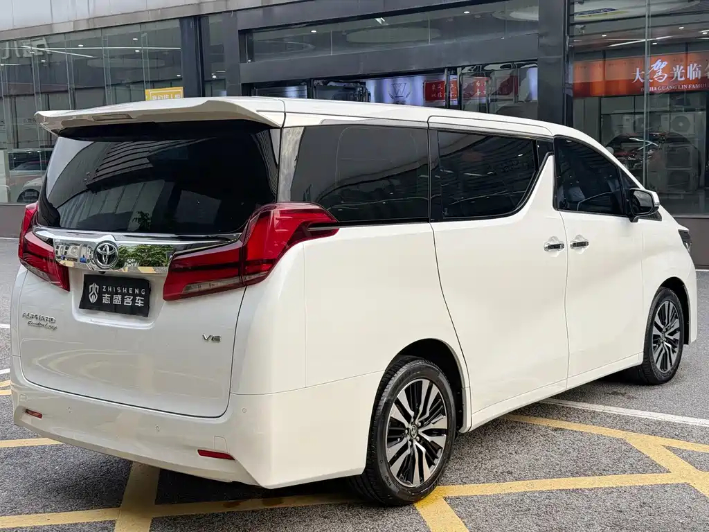 Toyota Alphard — фото 6