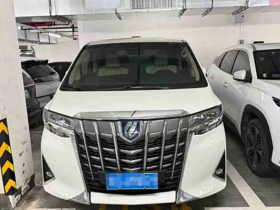 Toyota Alphard — фото 2