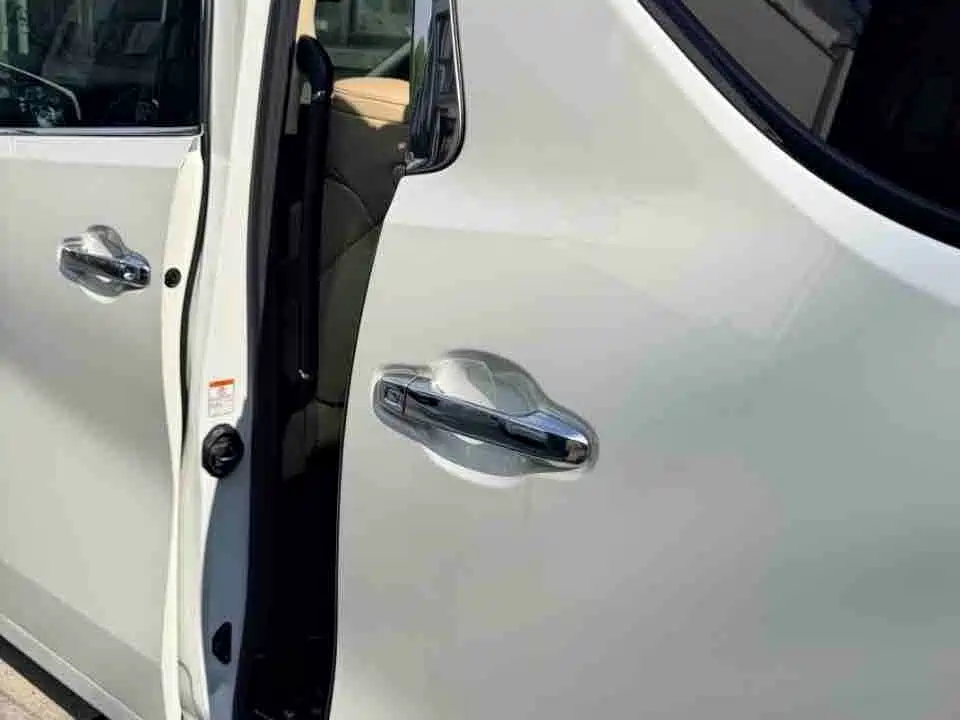 Toyota Alphard — фото 3
