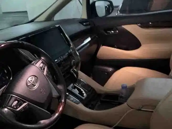 Toyota Alphard — фото 6