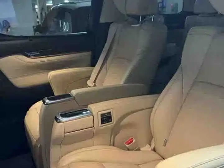 Toyota Alphard — фото 7