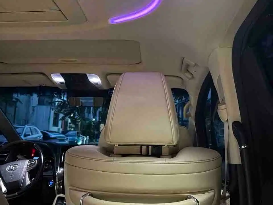 Toyota Alphard — фото 9