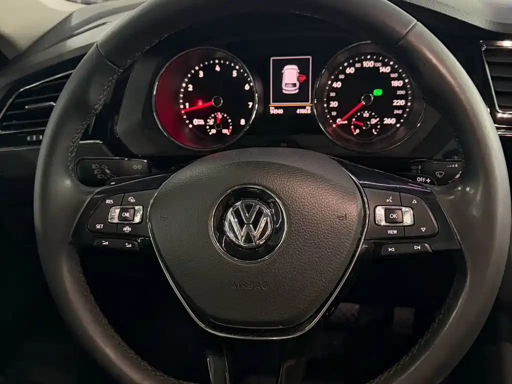 Volkswagen Tiguan L — фото 5