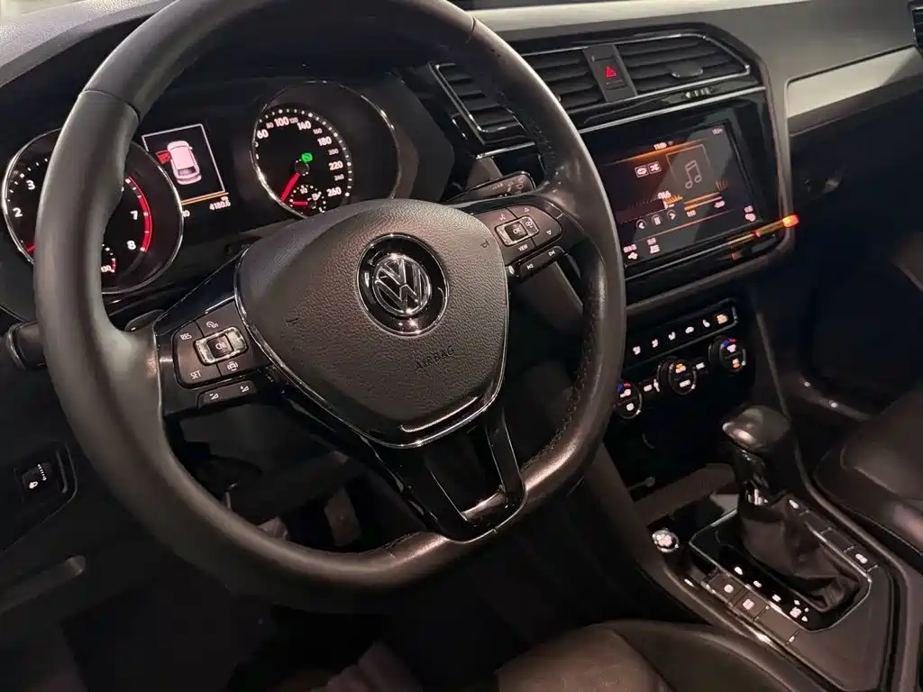 Volkswagen Tiguan L — фото 6