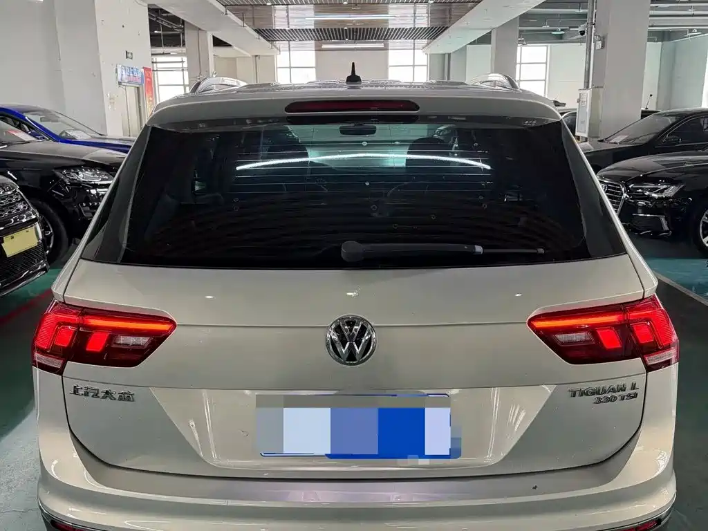 Volkswagen Tiguan L — фото 10
