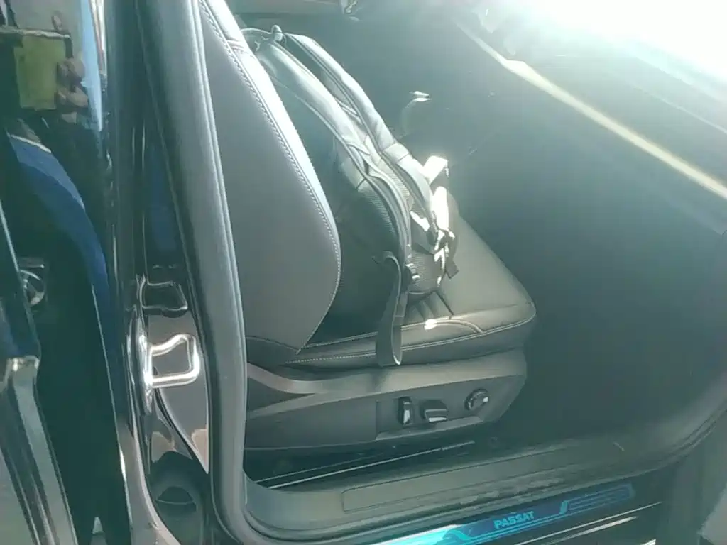 Volkswagen Passat — фото 25