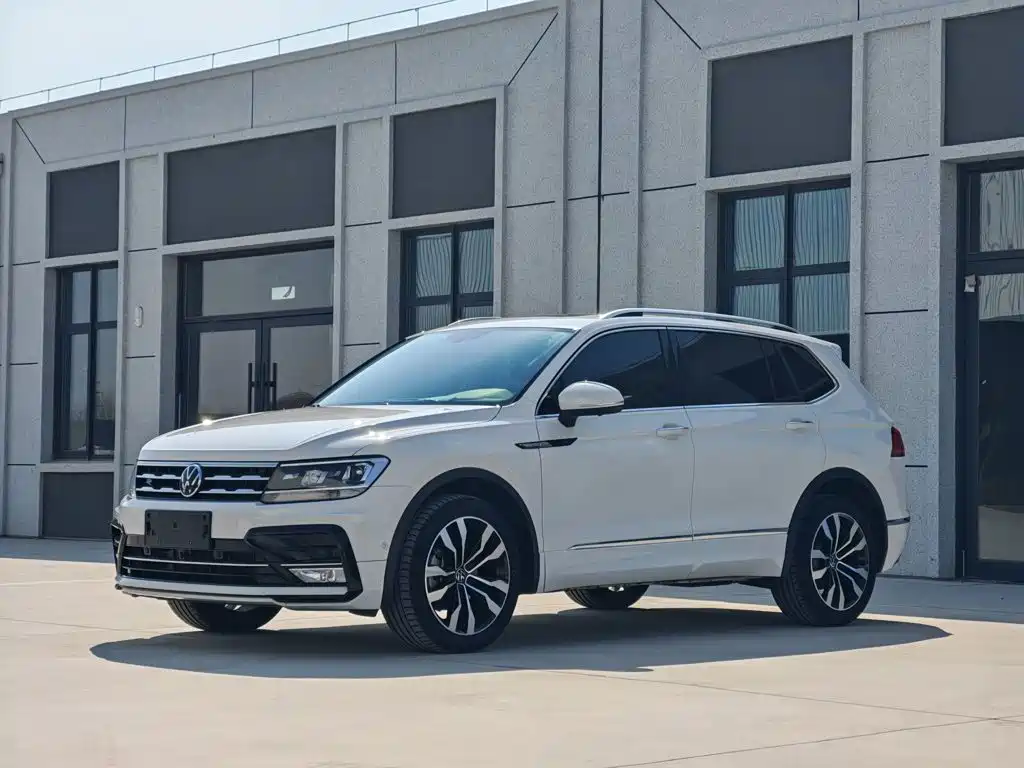Volkswagen Tiguan L — фото 2