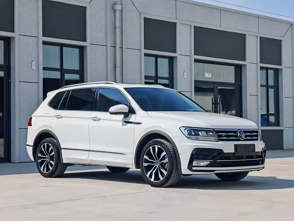 Volkswagen Tiguan L — фото 6