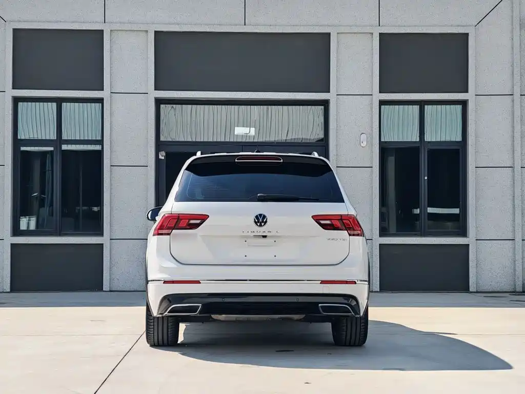Volkswagen Tiguan L — фото 9