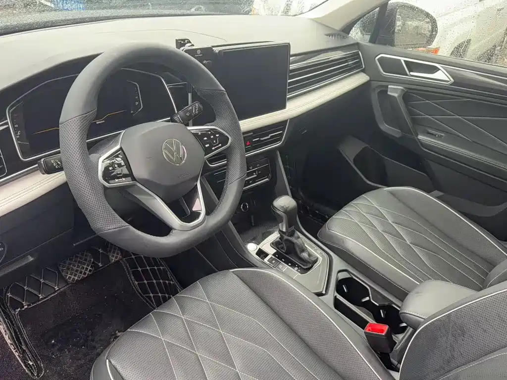 Volkswagen Tiguan L — фото 2