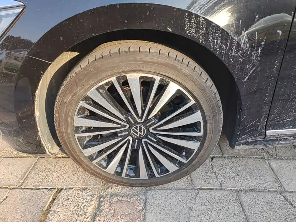 Volkswagen Passat — фото 23