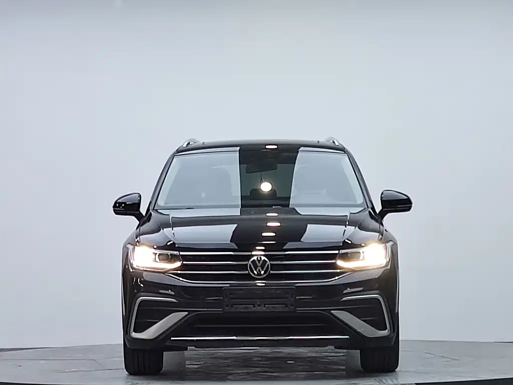 Volkswagen Tiguan L — фото 3