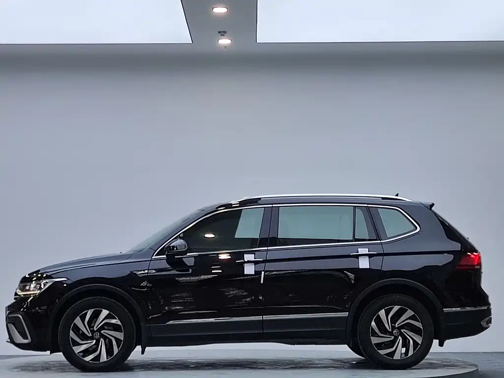 Volkswagen Tiguan L — фото 5