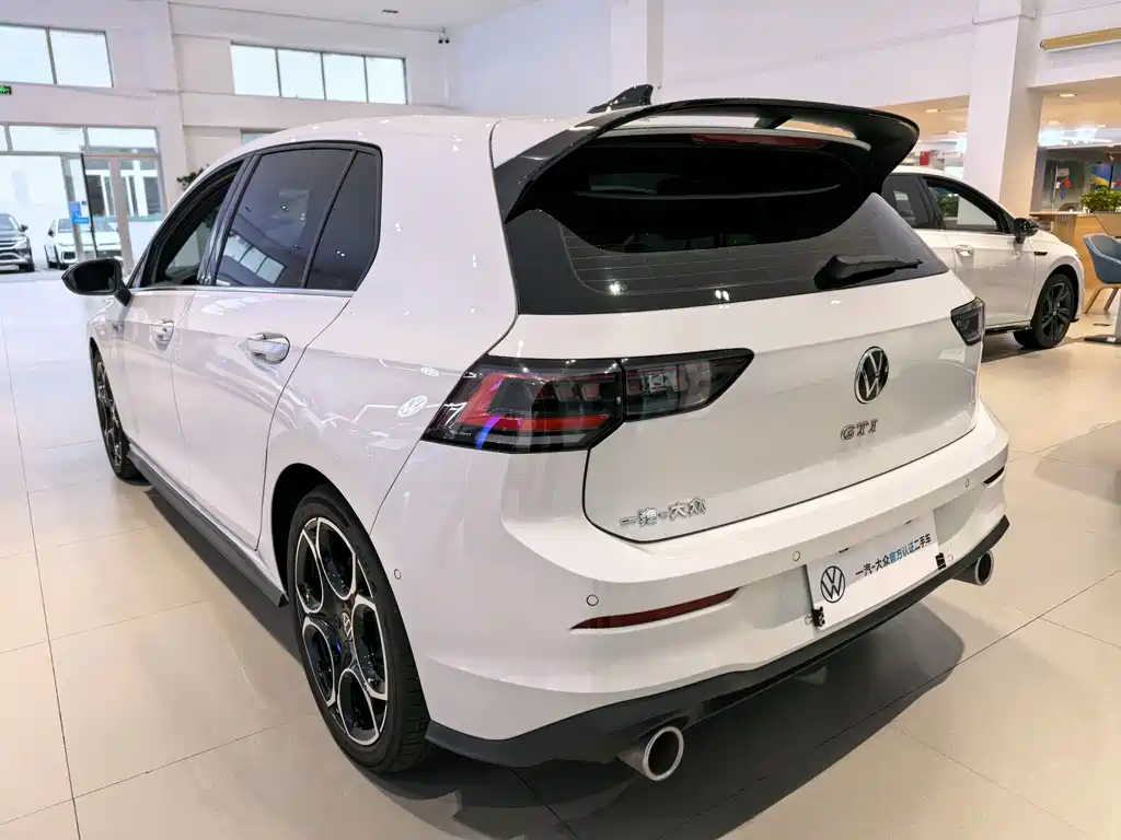 Volkswagen Golf GTI — фото 3