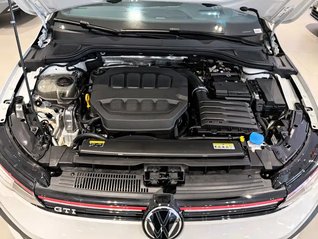 Volkswagen Golf GTI — фото 6