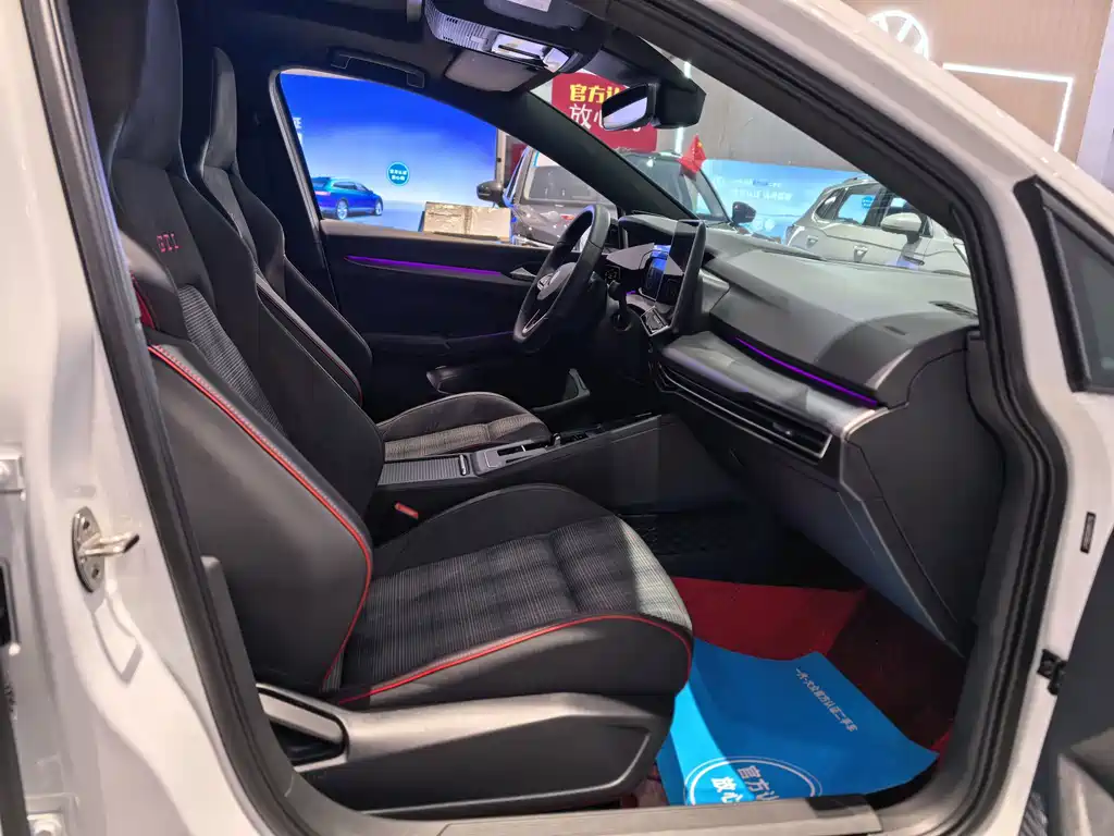 Volkswagen Golf GTI — фото 8