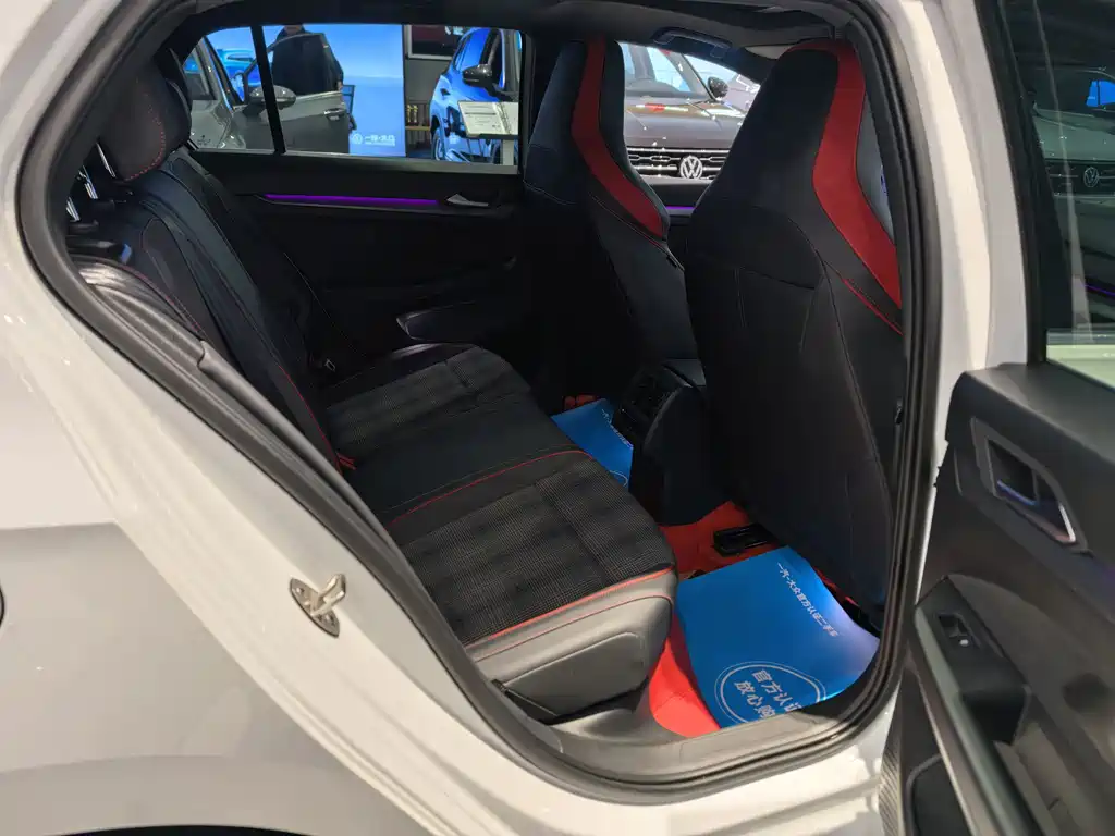 Volkswagen Golf GTI — фото 9