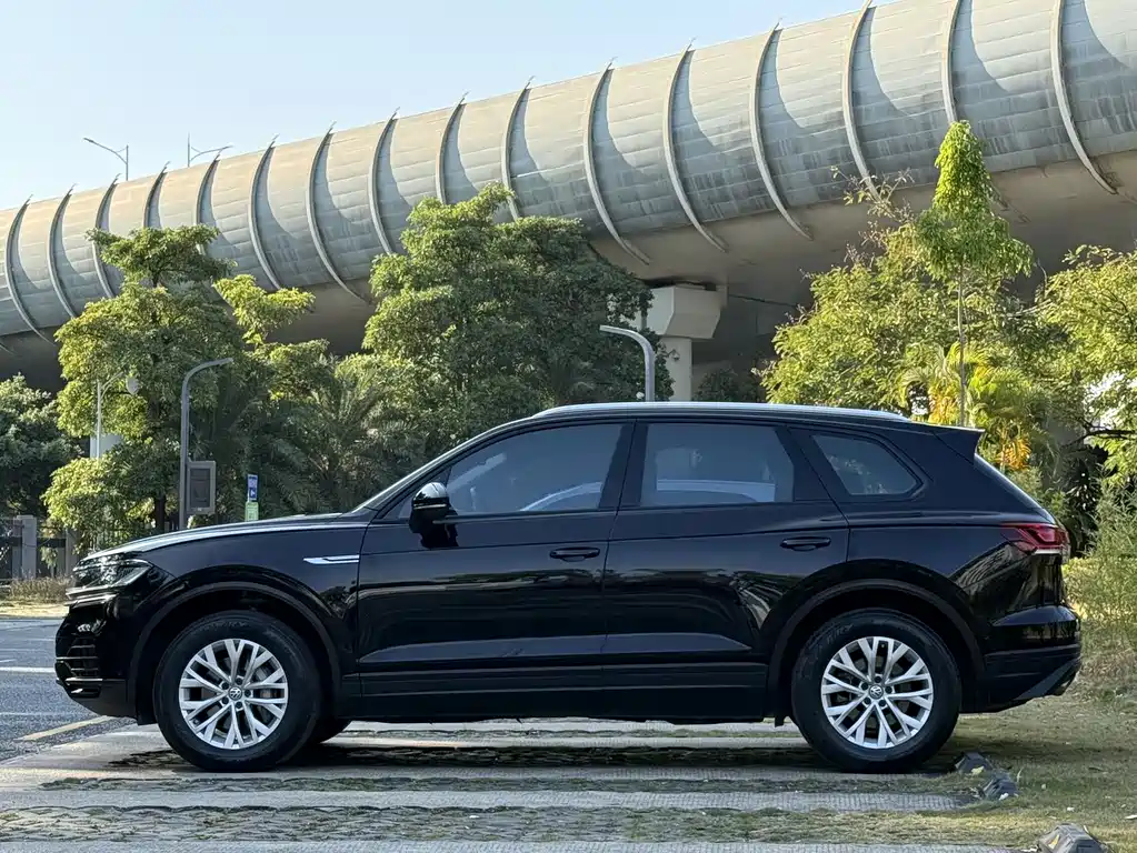 Volkswagen Touareg — фото 4