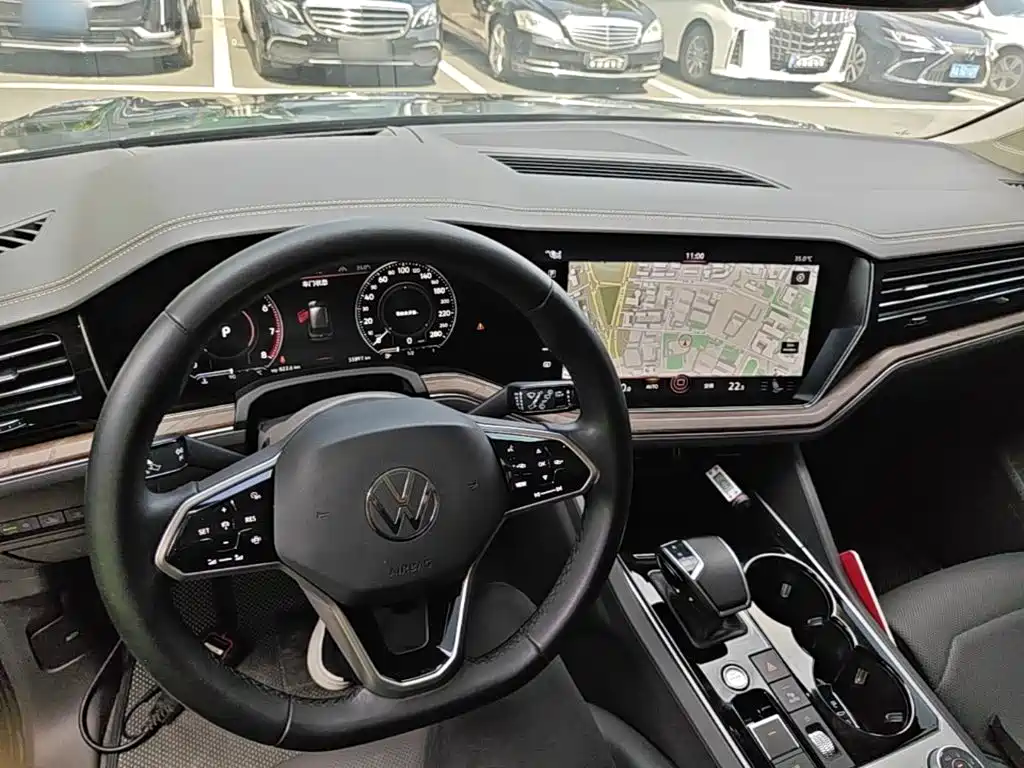 Volkswagen Touareg — фото 10