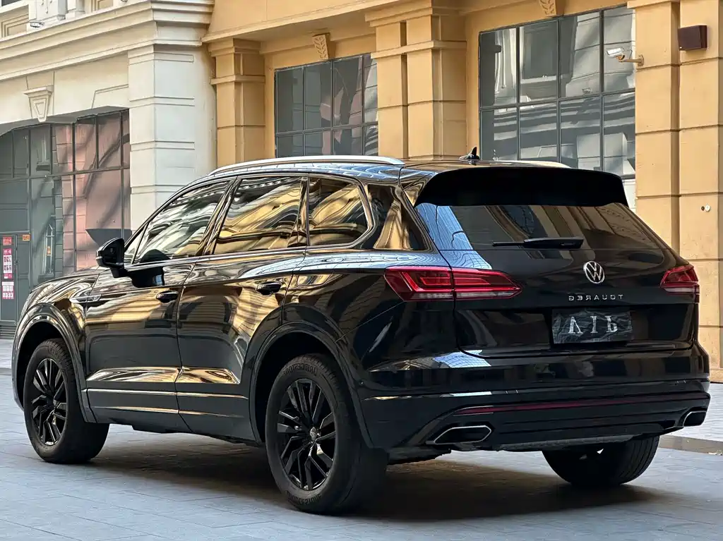 Volkswagen Touareg — фото 7