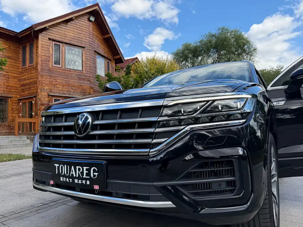 Volkswagen Touareg — фото 24