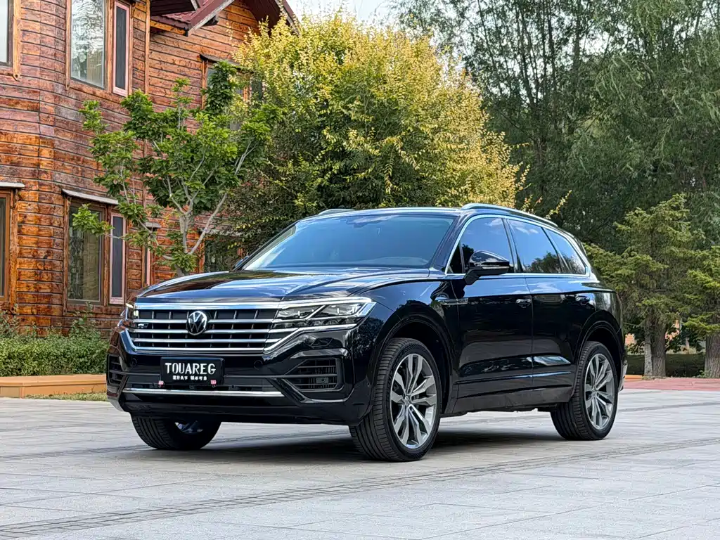 Volkswagen Touareg — фото 26