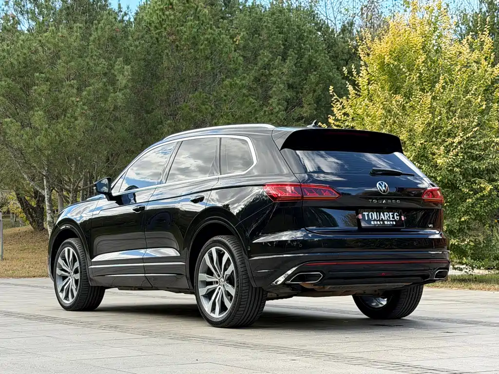 Volkswagen Touareg — фото 35