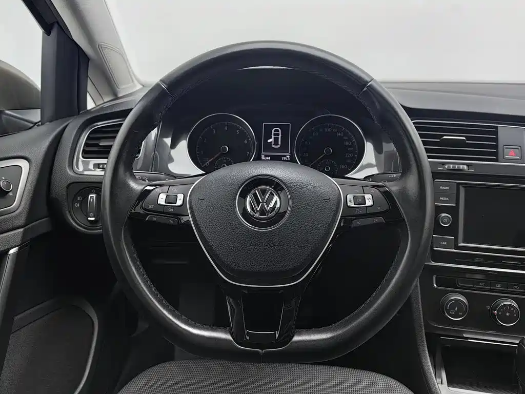 Volkswagen Golf — фото 11