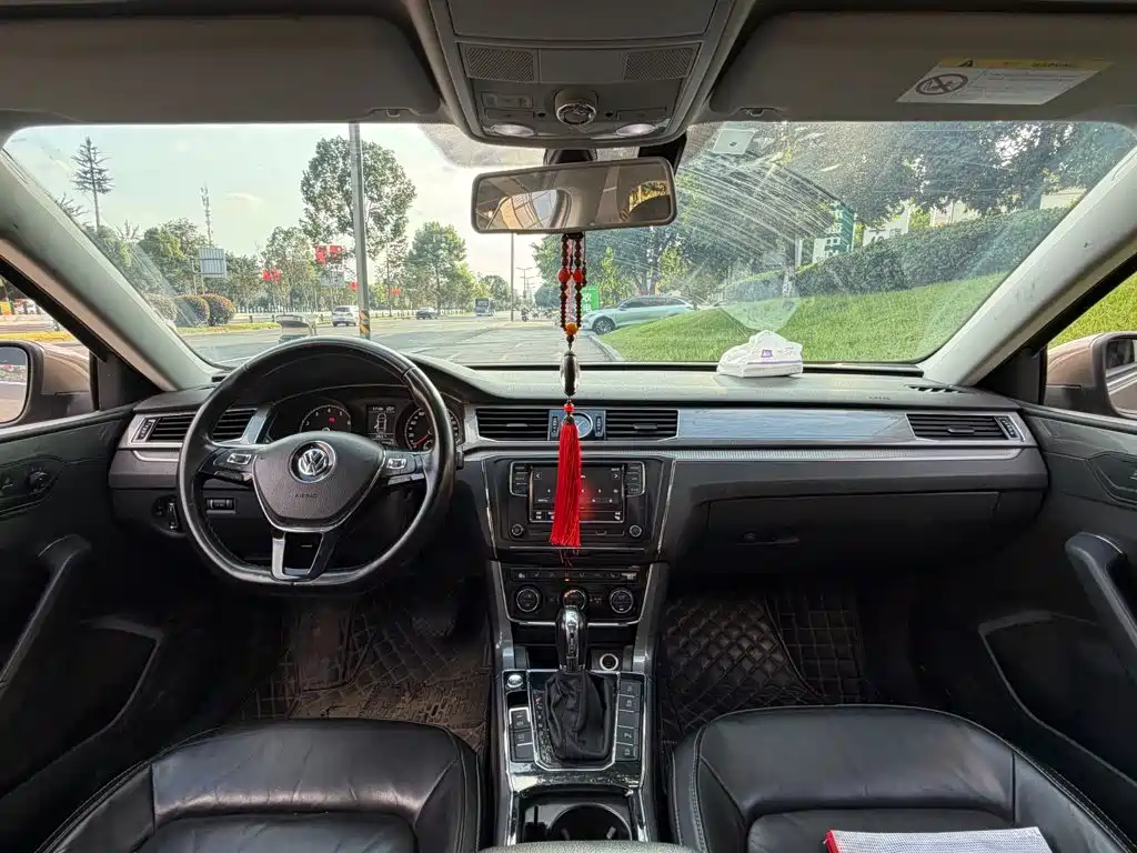 Volkswagen Passat — фото 13