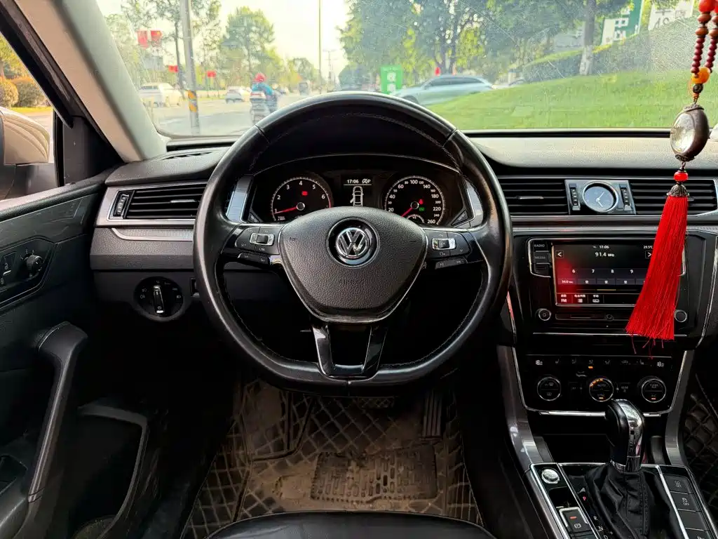 Volkswagen Passat — фото 14