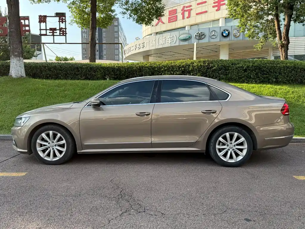 Volkswagen Passat — фото 3