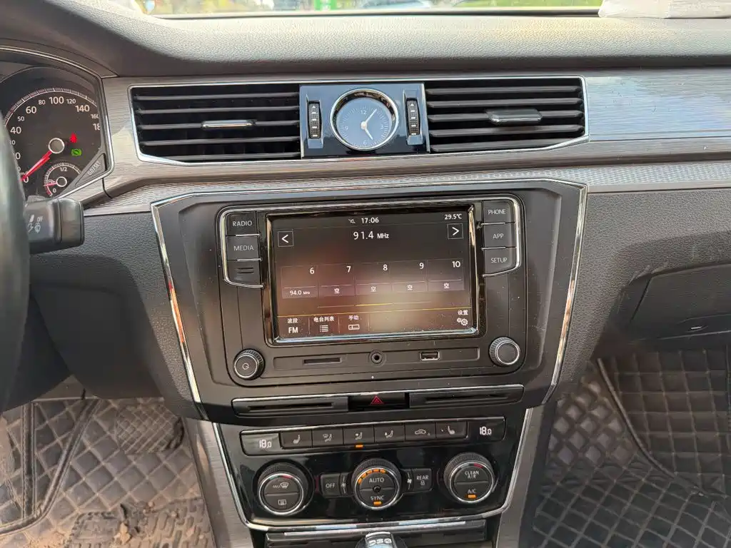Volkswagen Passat — фото 10