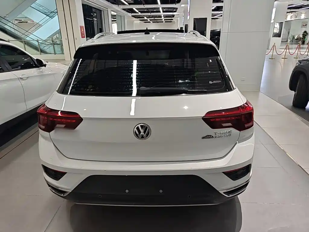 Volkswagen T-Roc — фото 6