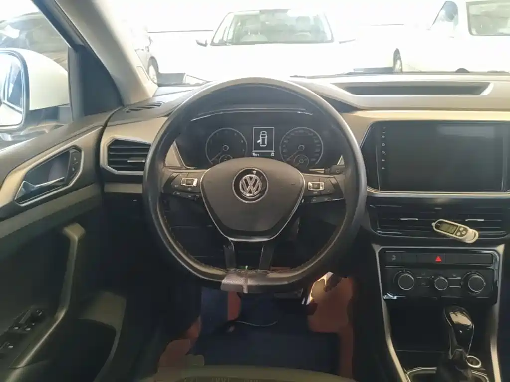 Volkswagen T-Cross — фото 11
