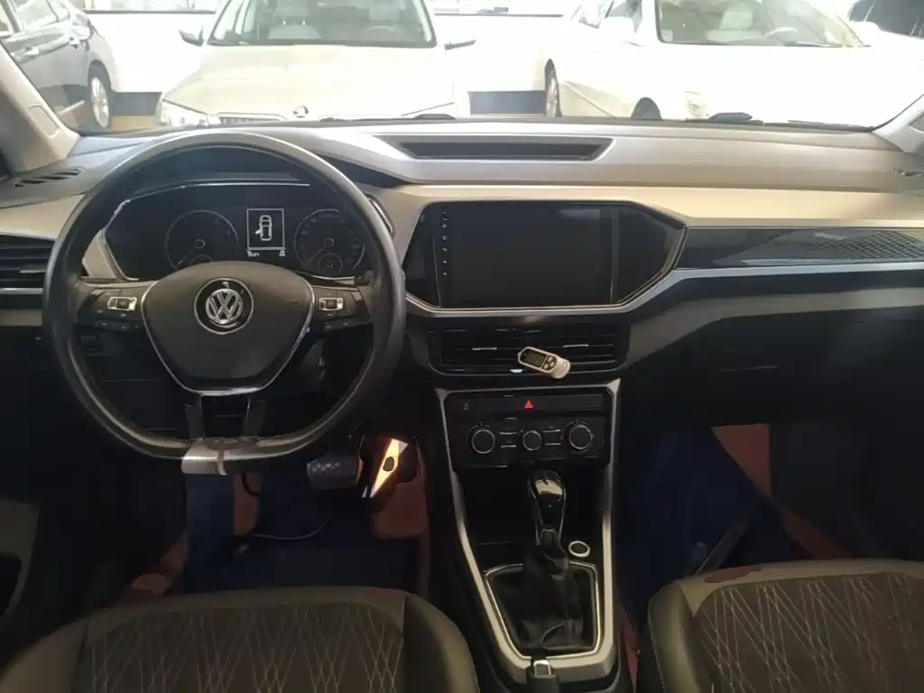 Volkswagen T-Cross — фото 10